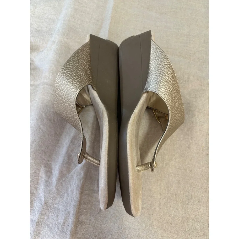 Aerosoles Thong Wedge Heel Sandals 8.5 Gold Metallic Slip On Comfort